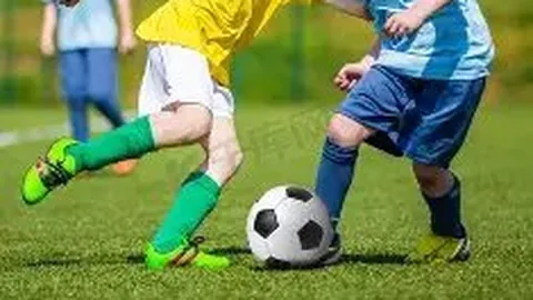 《惊爆！伦敦街头惊现枪响，英超巨星险遭神秘经纪人威胁》